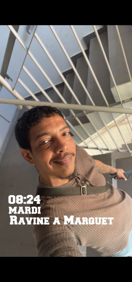 Jeune homme cherche couple srx